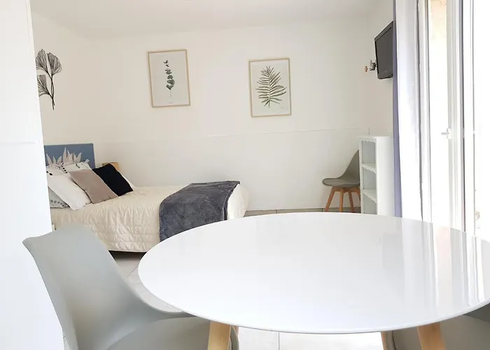 Au Calme, Proche Commerces Et Plages شقة *